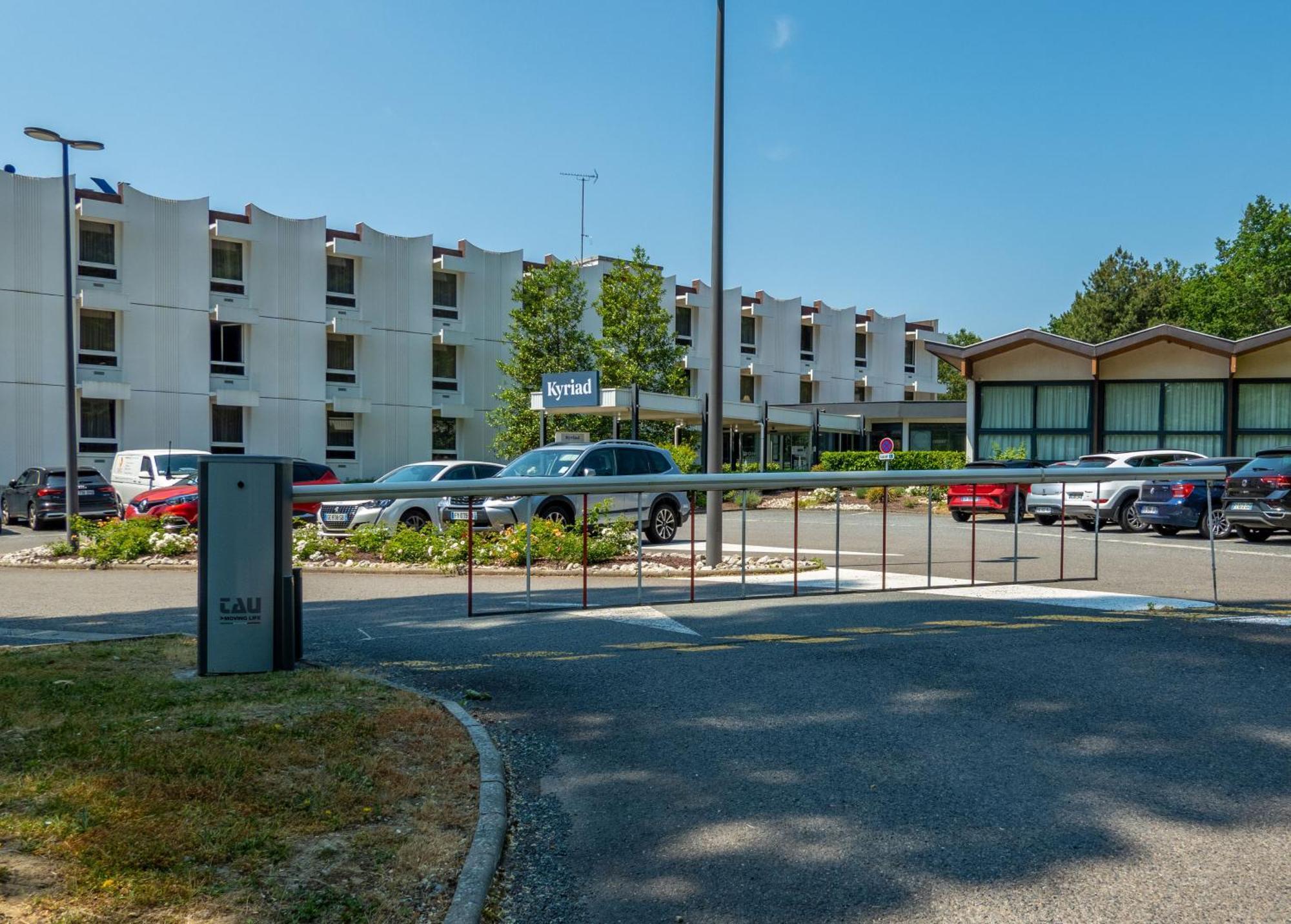 Kyriad Montchanin Le Creusot Exterior photo